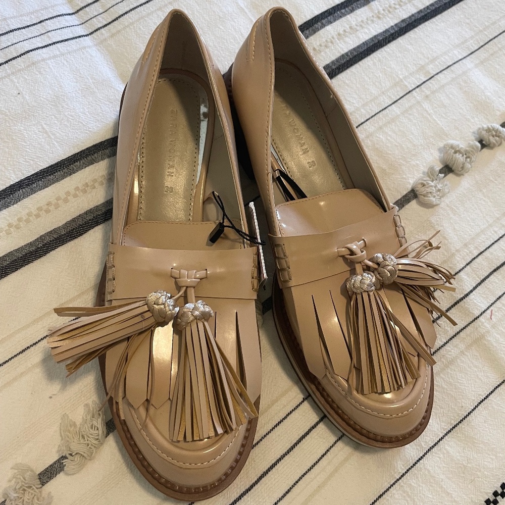 BRAND NEW Zara Loafers Tan-Patent leather